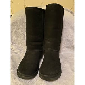 Women’s UGG Boots SIZE 8